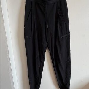 Athleta Venture Pants Black Jogger Cargo Travel Women’s size 8T
